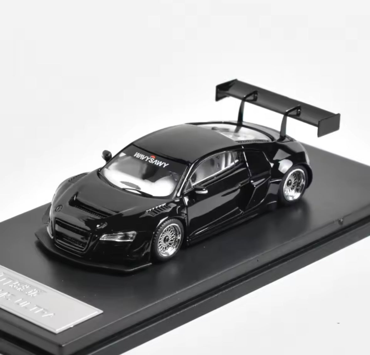 Audi R8 LMS 1:64 – Hochwertiges Modell mit Display-Plate