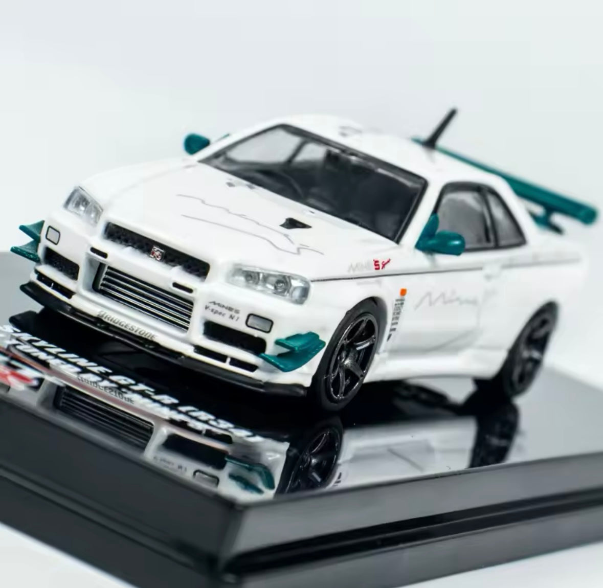 INNO 1:64 Nissan Skyline GT-R R34 V-Spec – Tuned by MINE’S