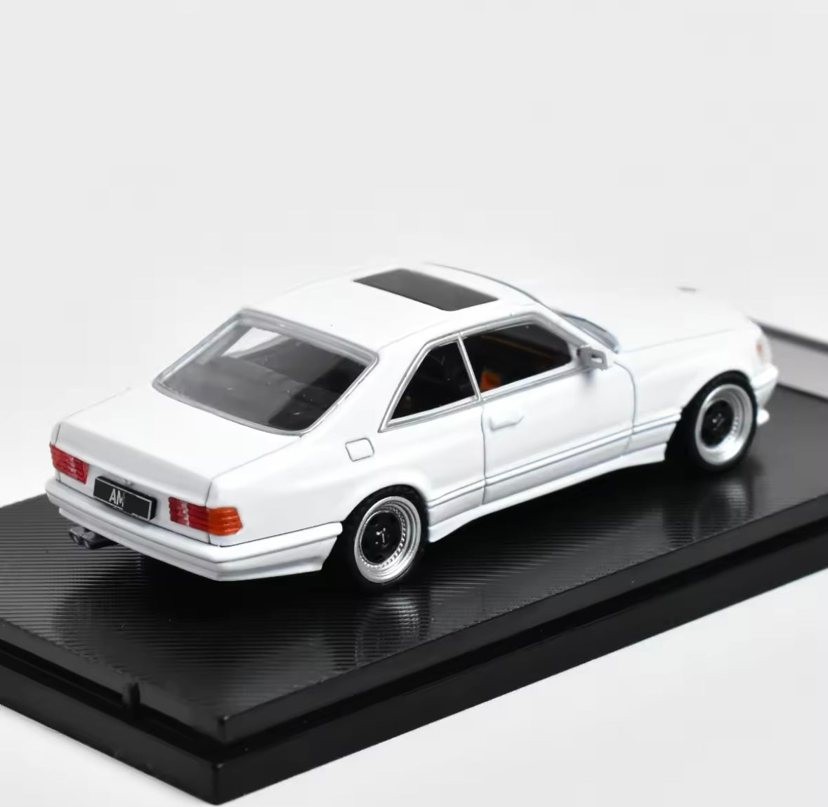 Rhino Model RM 1:64 Mercedes-Benz 560SEC W126 – Hochwertiges Diecast-Modellauto