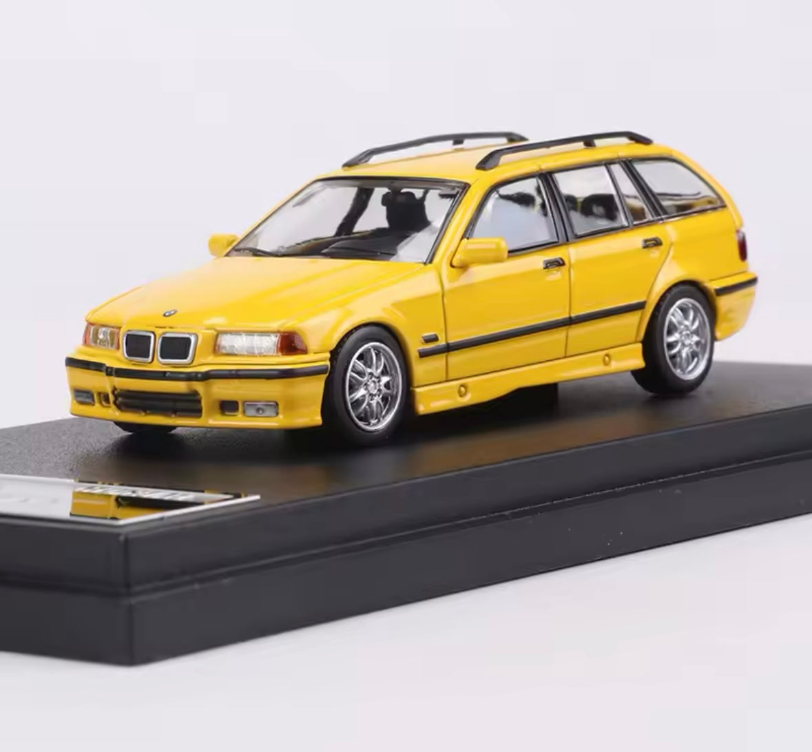 BMW E36 Touring 1:64 Modellauto – Hochwertiges Diecast-Sammlerstück