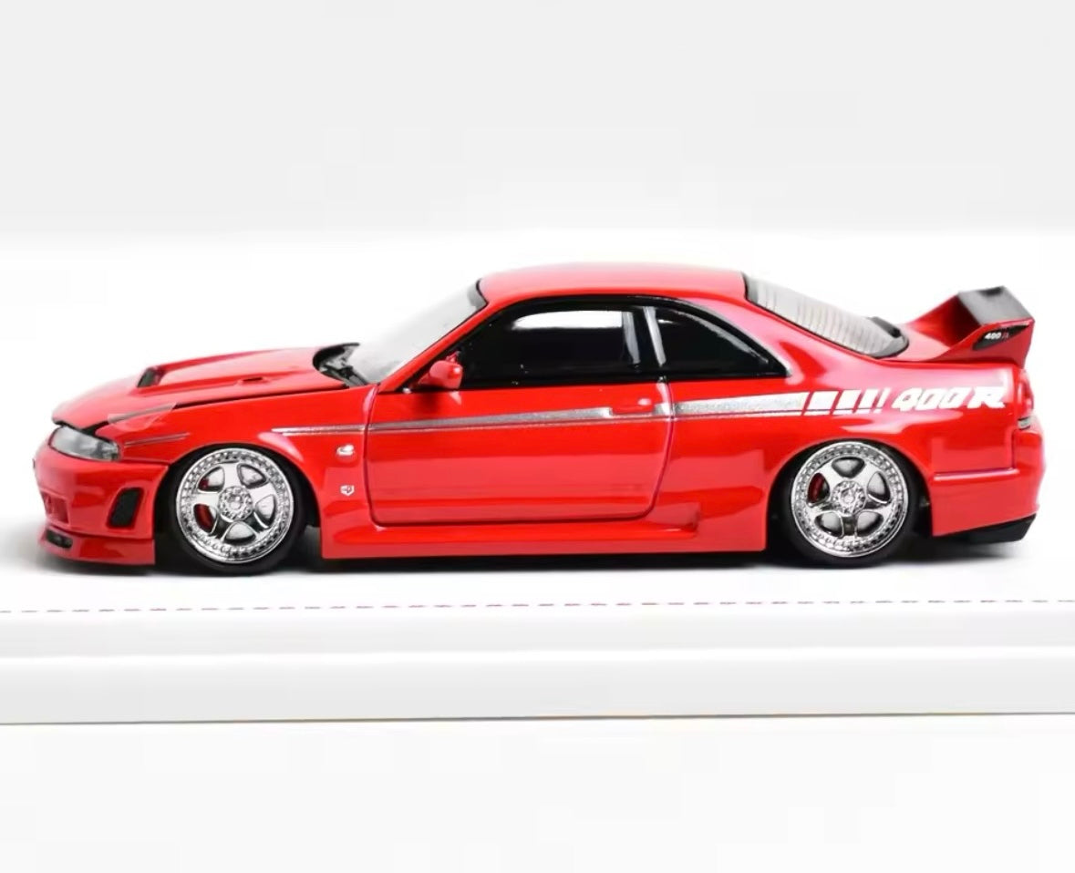 Nissan Skyline GT-R R33 400R 1:64 – Hochwertiges Diecast-Modellauto mit Display-Base